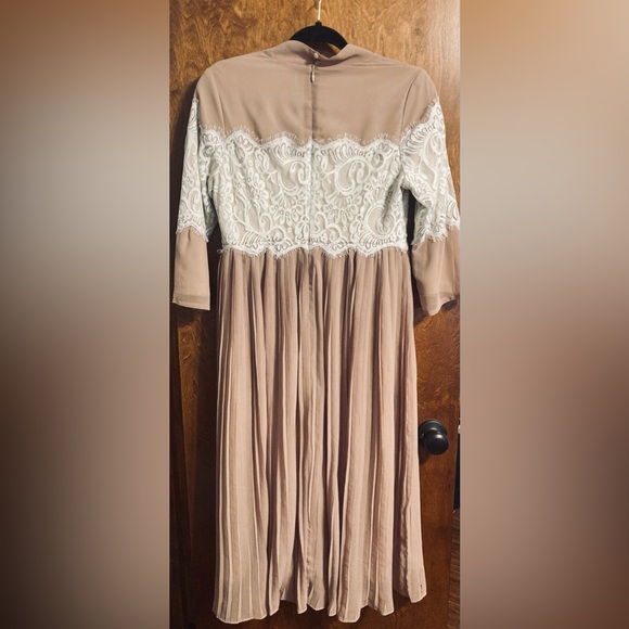 Beige and lace Dainty Jewells Dress! - Picture 5 of 7
